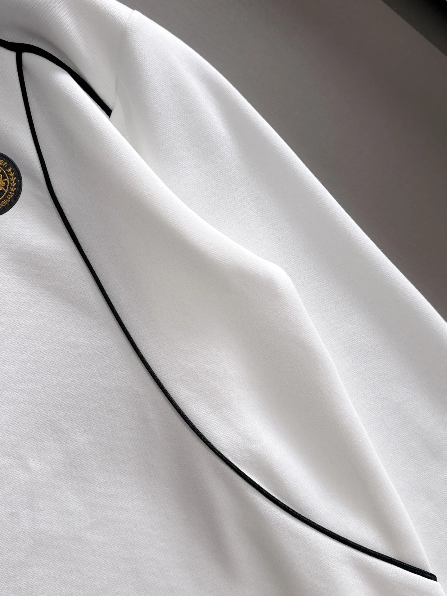 P360 Big Goose is the exclusive first release of 25ss new autumn and winter round neck long-sleeved sweatshirts for men and women. Many celebrities share the same style. Craftsmanship that cannot be copied by ordinary small workshops. We are not afraid of any challenges in terms of materials, detail restoration and craftsmanship, just to provide you with wonderful products. Compare the top original versions at will. No expense is spared just to do better. Unique imported fabric feel. Purely imported German machine production. Precision operation. Thousands of needles density. Full set of new accessories with three standards for simultaneous customization. The upper body is versatile and fashionable. A perfect choice for autumn and winter. A must-have item. Size chart: m-4XL (Please state your height and weight when placing an order.